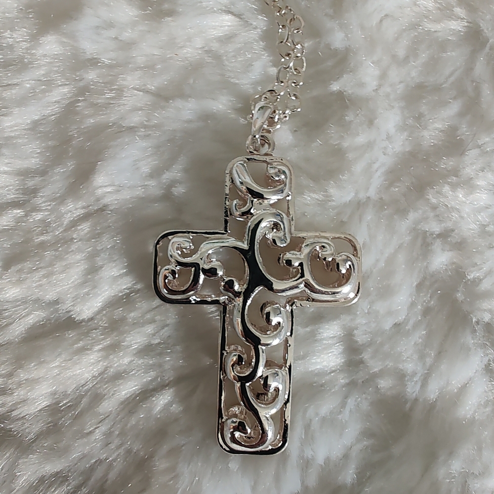 Belk Silver Tone Cross Necklace NWT